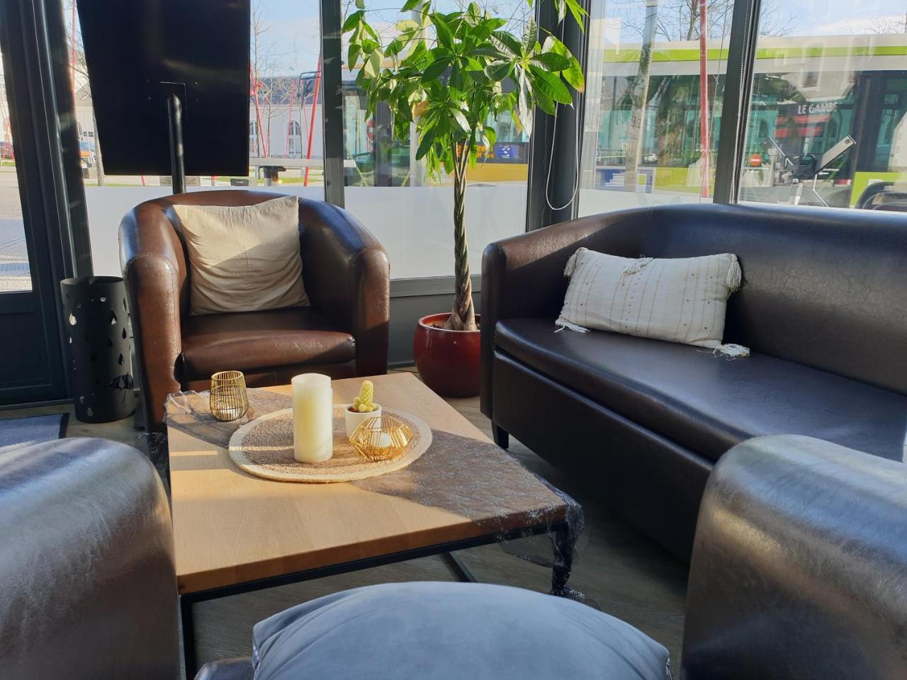 Hotel De La Gare - Restaurant Bistro Quai 永河畔拉罗什 外观 照片