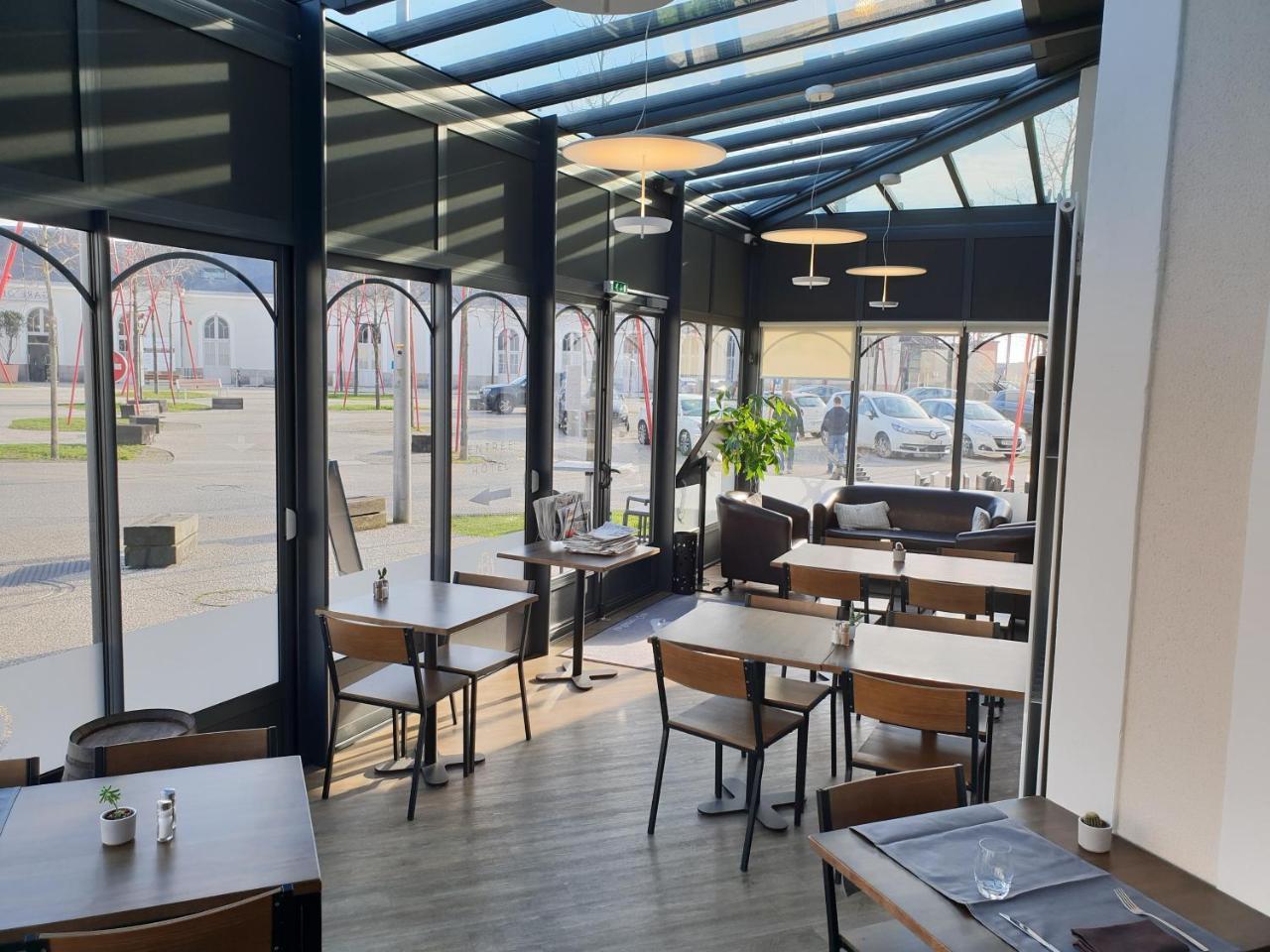 Hotel De La Gare - Restaurant Bistro Quai 永河畔拉罗什 外观 照片