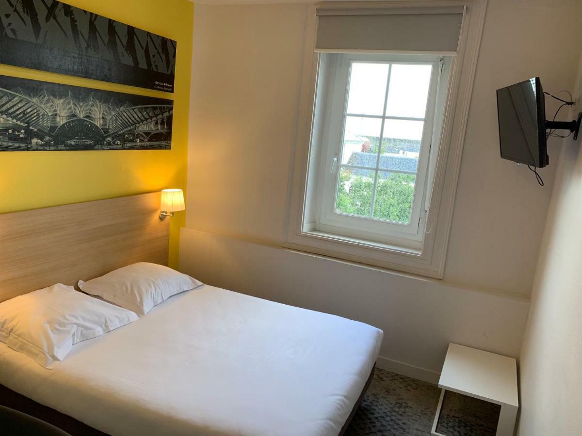 Hotel De La Gare - Restaurant Bistro Quai 永河畔拉罗什 外观 照片